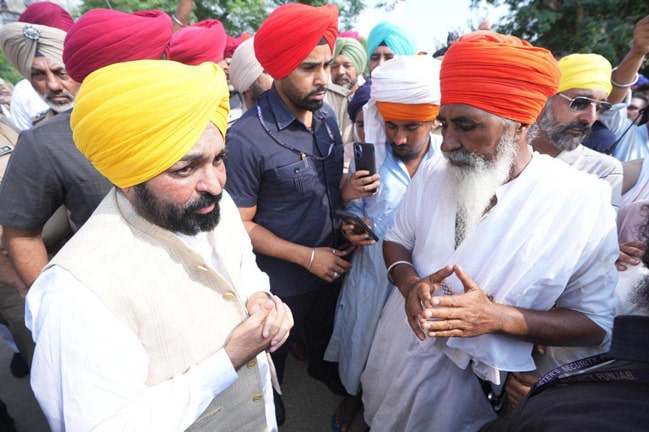 ਹੜ੍ਹ ਰਾਹਤ ਲਈ ਮੈਦਾਨ ਵਿੱਚ ਉਤਰੀ ਮਾਨ ਸਰਕਾਰ, 8 ਕੈਬਨਿਟ ਮੰਤਰੀਆਂ ਨੇ ਫੀਲਡ ‘ਚ ਸੰਭਾਲਿਆ ਮੋਰਚਾ, ਸਪੈਸ਼ਲ ਗਿਰਦਾਵਰੀ ਦੇ ਹੁਕਮ ਜਾਰੀ