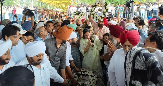 Jaswinder Bhalla Death News; ਹਜ਼ਾਰਾਂ ਸੇਜ਼ਲ ਅੱਖਾਂ ਨਾਲ ਕਮੇਡੀਅਨ ਜਸਵਿੰਦਰ ਭੱਲਾ ਨੂੰ ਦਿੱਤੀ ਅੰਤਿਮ ਵਿਦਾਈ