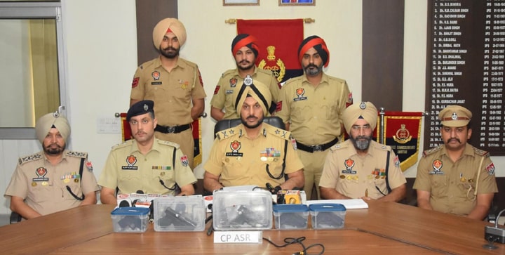ਸਰਹੱਦ ਪਾਰੋਂ ਹਥਿਆਰਾਂ ਦੀ ਤਸਕਰੀ ਦੇ ਰੈਕੇਟ ਦਾ ਪਰਦਾਫਾਸ਼; 5 ਗਲੌਕ ਪਿਸਤੌਲਾਂ ਸਮੇਤ ਇੱਕ ਵਿਅਕਤੀ ਗ੍ਰਿਫ਼ਤਾਰ