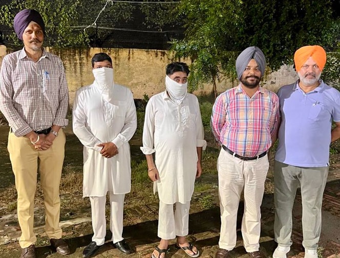 ਪੰਚਾਇਤ ਫੰਡਾਂ ਵਿੱਚ ਲੱਖਾਂ ਦਾ ਗਬਨ ਕਰਨ ਵਾਲਾ BDPO ਅਤੇ Ex Sarpanch ਵਿਜੀਲੈਂਸ ਬਿਊਰੋ ਵੱਲੋਂ ਗ੍ਰਿਫ਼ਤਾਰ