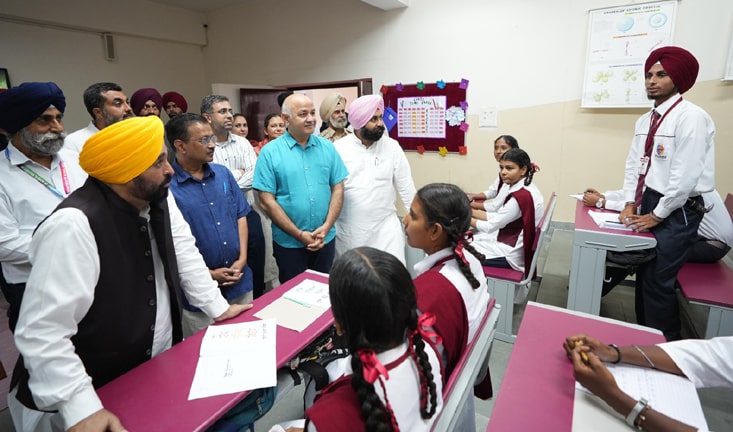 ਭਗਵੰਤ ਮਾਨ ਤੇ ਅਰਵਿੰਦ ਕੇਜਰੀਵਾਲ ਵੱਲੋਂ ਨਸ਼ਿਆਂ ਵਿਰੁੱਧ ਪਾਠਕ੍ਰਮ ਜਾਰੀ; ‘ਨਸ਼ਿਆਂ ਖ਼ਿਲਾਫ਼ ਜੰਗ’ ਤਹਿਤ ਸਕੂਲਾਂ ਵਿੱਚ ਪੜ੍ਹਾਇਆ ਜਾਵੇਗਾ ਪਾਠਕ੍ਰਮ