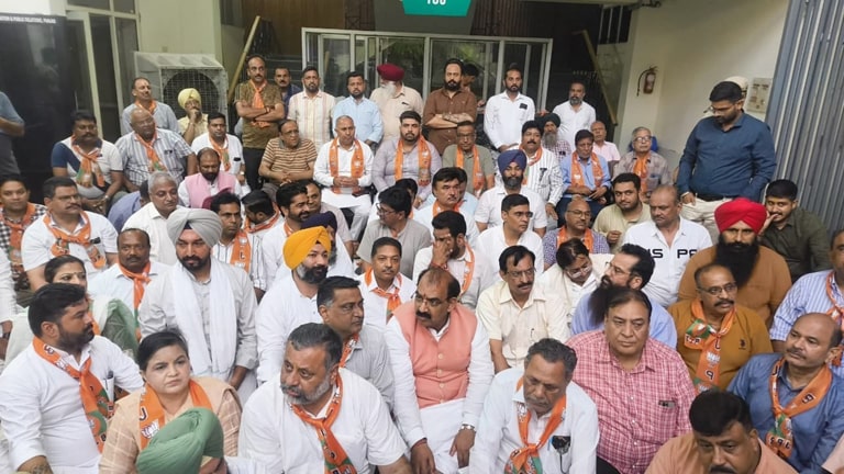 Ludhiana News: ਭਾਜਪਾ ਦੇ ਅੱਧੀ ਦਰਜ਼ਨ ਕੌਸਲਰਾਂ ਸਹਿਤ 20 ਜਣਿਆਂ ਵਿਰੁਧ ਪੁਲਿਸ ਕੇਸ ਦਰਜ਼, ਜਾਣੋ ਮਾਮਲਾ