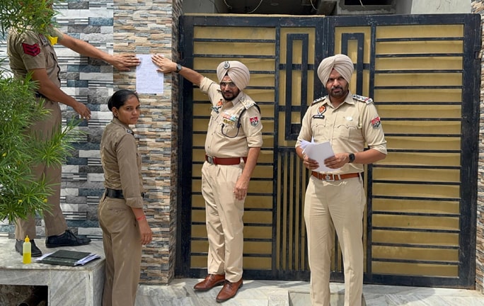 ਮੋੜ ਮੰਡੀ ‘ਚ ਨਸ਼ਾ ਤਸਕਰੀ ਨਾਲ ਜੁੜੇ ਵਿਅਕਤੀ ਦੀ ਕੋਠੀ ਨੂੰ ਪੁਲਿਸ ਨੇ ਕੀਤਾ ਫਰੀਜ਼