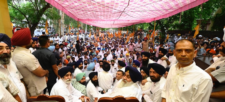 ਸੁਖਬੀਰ ਬਾਦਲ ਦੀ ਅਗਵਾਈ ਹੇਠ ਅਕਾਲੀ ਦਲ ਵੱਲੋਂ ਬਠਿੰਡਾ ‘ਚ ਲੈਂਡ ਪੂਲਿੰਗ ਨੀਤੀ ਖਿਲਾਫ਼ ਰੋਸ ਧਰਨਾ
