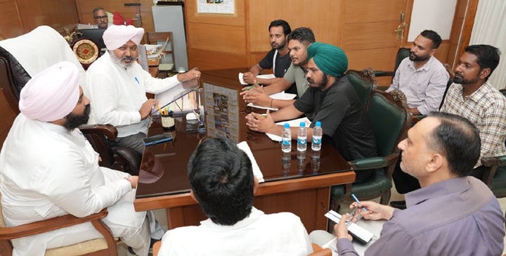 ਵਿੱਤ ਮੰਤਰੀ ਚੀਮਾ ਵੱਲੋਂ ਜੰਗਲਾਤ ਅਤੇ ਸਿੱਖਿਆ ਵਿਭਾਗ ਦੀਆਂ ਯੂਨੀਅਨਾਂ ਨਾਲ ਮੀਟਿੰਗਾਂ, ਜਾਇਜ਼ ਮੁੱਦਿਆਂ ਨੂੰ ਹੱਲ ਕਰਨ ਦਾ ਦਿੱਤਾ ਭਰੋਸਾ