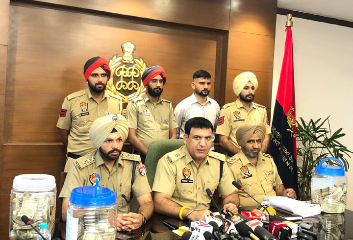 ਜ਼ਮੀਨੀ ਧੋਖਾਧੜੀ ਕਰਨ ਵਾਲੇ ਗੈਂਗ ਦਾ ਪਰਦਾਫਾਸ਼, 5 ਦੋਸ਼ੀ ਗ੍ਰਿਫਤਾਰ, 32.50 ਲੱਖ ਰੁਪਏ ਤੇ 05 ਗੱਡੀਆਂ ਬਰਾਮਦ