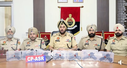 ਸਰਹੱਦ ਪਾਰੋਂ ਹਥਿਆਰ ਤਸਕਰੀ ਨੈੱਟਵਰਕ ਦਾ ਪਰਦਾਫਾਸ਼;7 ਪਿਸਤੌਲਾਂ ਸਮੇਤ ਚਾਰ ਗ੍ਰਿਫ਼ਤਾਰ