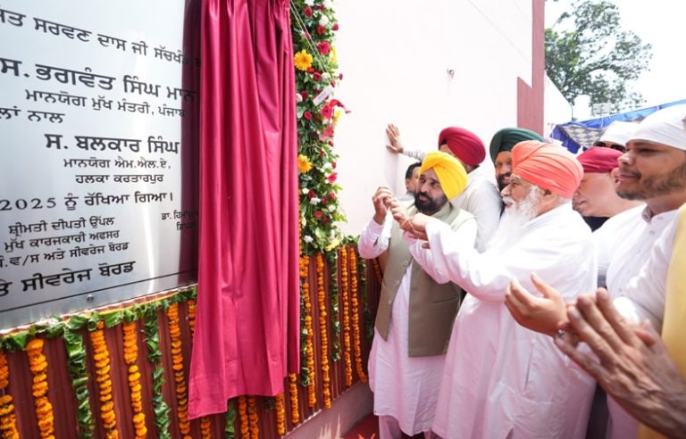 ਮੁੱਖ ਮੰਤਰੀ ਤੇ ਸੰਤ ਨਿਰੰਜਨ ਦਾਸ ਜੀ ਨੇ ਡੇਰਾ ਸੱਚਖੰਡ ਬੱਲਾਂ ਵਿਖੇ ਐਸ.ਟੀ.ਪੀ. ਦਾ ਨੀਂਹ ਪੱਥਰ ਰੱਖਿਆ