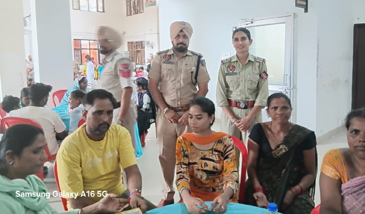 ਸੈਕੜੇਂ ਭੈਣਾਂ ਨੇ ਜੇਲ੍ਹ ‘ਚ ਬੰਦ ਭਰਾਵਾਂ ਦੇ ਭਿੱਜੀਆਂ ਅੱਖਾਂ ਨਾਲ ਬੰਨੀ ਰੱਖੜੀ, ਚੰਗੇ ਭਵਿੱਖ ਦੀ ਕੀਤੀ ਕਾਮਨਾ
