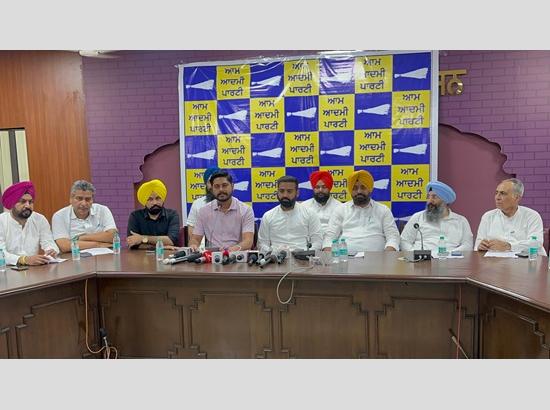 MLA ਨੇ ਕੰਮ ‘ਚ ਲਾਪਰਵਾਹੀ ਕਰਨ ਵਾਲੇ ਅਫ਼ਸਰ ਨੂੰ ਕੀਤਾ ਮੁਅਤਲ