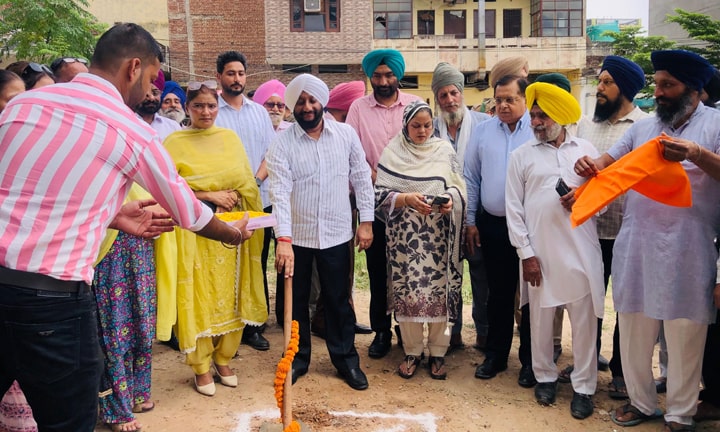 MLA Kulwant Singh ਨੇ ਸੋਹਾਣਾ ਵਿਖੇ 1.68 ਕਰੋੜ ਰੁਪਏ ਦੀ ਲਾਗਤ ਨਾਲ ਟੋਭੇ ਦੇ ਨਵੀਨੀਕਰਨ ਦਾ ਕੀਤਾ ਉਦਘਾਟਨ