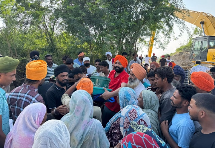 ਹੜ੍ਹ ਪ੍ਰਭਾਵਿਤ ਇਲਾਕਿਆਂ ‘ਚ ਬਿਮਾਰੀਆਂ ਦੀ ਰੋਕਥਾਮ ਲਈ ਝੋਕੀ ਸਰਕਾਰੀ ਮਸ਼ੀਨਰੀ