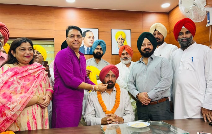 ਬਲਜਿੰਦਰ ਢਿੱਲੋਂ ਨੇ ਅਮਨ ਅਰੋੜਾ ਦੀ ਮੌਜੂਦਗੀ ਵਿੱਚ ਪੰਜਾਬ ਐਗਰੋ ਫੂਡਗ੍ਰੇਨਜ਼ ਕਾਰਪੋਰੇਸ਼ਨ ਦੇ ਚੇਅਰਮੈਨ ਵਜੋਂ ਅਹੁਦਾ ਸੰਭਾਲਿਆ