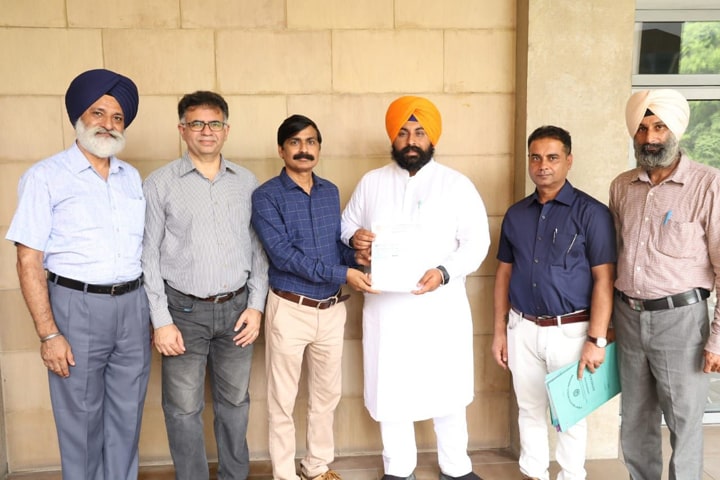 Gurdaspur University ਵੱਲੋਂ ਹੜ੍ਹ ਰਾਹਤ ਕਾਰਜਾਂ ਲਈ 3.5 ਲੱਖ ਰੁਪਏ ਦਾ ਯੋਗਦਾਨ
