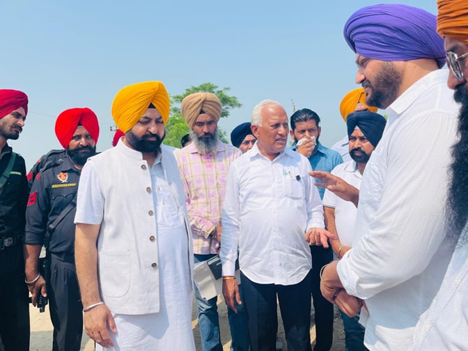 ਮੁੰਡੀਆਂ ਅਤੇ ਗੋਇਲ ਵੱਲੋਂ ਸਤਲੁਜ ਦਰਿਆ ਦੇ ਵਹਾਅ ਨੂੰ ਬਹਾਲ ਕਰਨ ਲਈ ਵਾਧੂ ਮਸ਼ੀਨਰੀ ਲਾਉਣ ਦੇ ਆਦੇਸ਼
