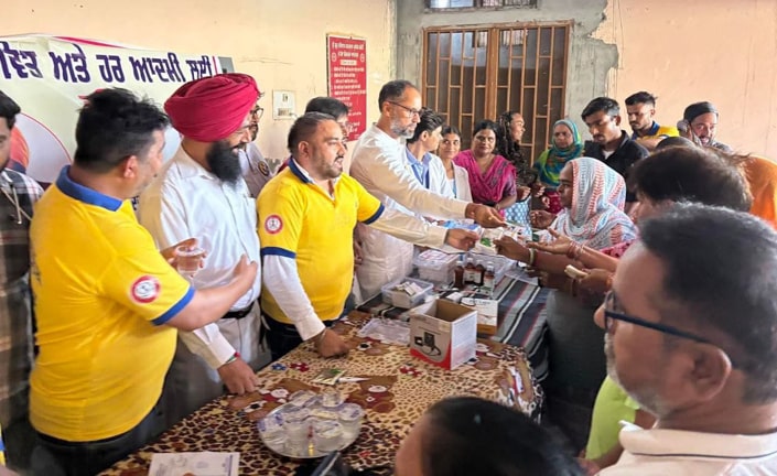 ਹੜ੍ਹ ਪ੍ਰਭਾਵਿਤ ਖੇਤਰਾਂ ਵਿੱਚ ਪੰਜਾਬ ਸਰਕਾਰ ਪੂਰੀ ਤਰ੍ਹਾਂ ਸਰਗਰਮ!ਸਿਰਫ਼ 24 ਘੰਟਿਆਂ ਵਿੱਚ ਮੈਡੀਕਲ ਕੈਂਪਾਂ ਦੇ ਇਲਾਜ ਵਿੱਚ 194% ਦਾ ਵਾਧਾ