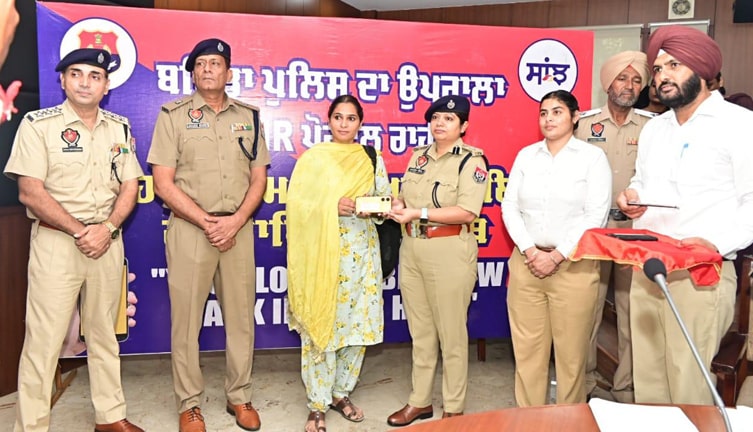 Bathinda Police ਵੱਲੋਂ 222 ਗੁੰਮ ਹੋਏ ਮੋਬਾਈਲ ਫੋਨ ਮਾਲਕਾਂ ਦੇ ਕੀਤੇ ਹਵਾਲੇ