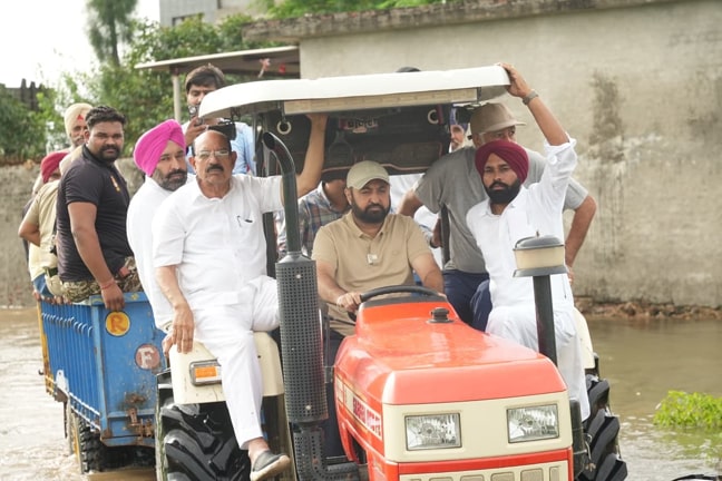 Punjab ਵਿੱਚ 1044 ਪਿੰਡ ਹੜ੍ਹਾਂ ਦੀ ਮਾਰ ਹੇਠ, 2.56 ਲੱਖ ਤੋਂ ਵੱਧ ਲੋਕ ਪ੍ਰਭਾਵਿਤ; ਜੰਗੀ ਪੱਧਰ ‘ਤੇ ਰਾਹਤ ਤੇ ਮੁੜ-ਵਸੇਬਾ ਕਾਰਜ ਜਾਰੀ