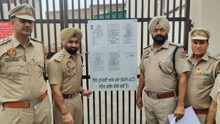 Bathinda Police ਨੇ ਮਲੋਟ ਦੇ ਨਾਮੀ ਨਸ਼ਾ ਤਸਕਰ ਦੀ ਕਰੋੜਾਂ ਦੀ ਆਲੀਸ਼ਾਨ ਕੋਠੀ ਕੀਤੀ ਸੀਲ