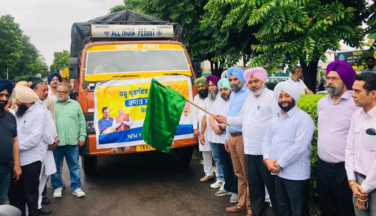 ਵਿੱਤ ਮੰਤਰੀ ਹਰਪਾਲ ਸਿੰਘ ਚੀਮਾ ਵੱਲੋਂ ਮੋਹਾਲੀ ਤੋਂ ਅਜਨਾਲਾ ਵਾਸਤੇ ਰਾਹਤ ਸਮੱਗਰੀ ਦੇ ਪੰਜ ਟਰੱਕ ਝੰਡੀ ਦਿਖਾ ਕੇ ਰਵਾਨਾ ਕੀਤੇ ਗਏ
