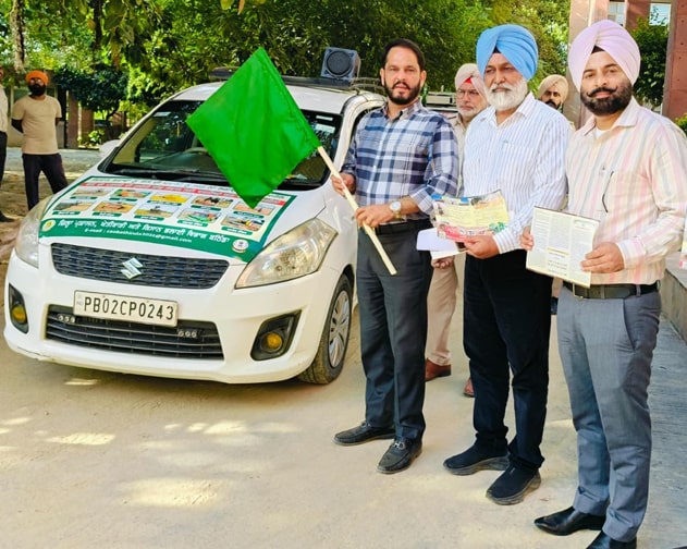 DC ਨੇ ਪਰਾਲੀ ਨਾ ਸਾੜਨ ਹਿੱਤ ਜਾਗਰੂਕਤਾ ਵੈਨਾਂ ਨੂੰ ਹਰੀ ਝੰਡੀ ਦਿਖਾ ਕੇ ਕੀਤਾ ਰਵਾਨਾ