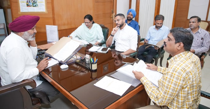 ਵਿੱਤ ਮੰਤਰੀ ਹਰਪਾਲ ਸਿੰਘ ਚੀਮਾ ਵੱਲੋਂ ਜ਼ਿਲ੍ਹਾ ਪ੍ਰੀਸ਼ਦ ਅਤੇ ਪੰਚਾਇਤ ਸੰਮਤੀ ਕਰਮਚਾਰੀਆਂ ਨੂੰ ਸਮੇਂ ਸਿਰ ਪੈਨਸ਼ਨ ਦੇਣ ਦੇ ਆਦੇਸ਼