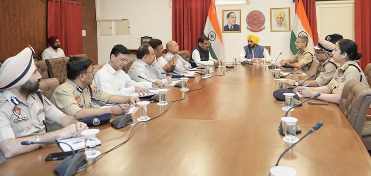CM Mann ਨੇ Police Commissioners ਤੇ SSPs ਨੂੰ ਦਿੱਤੇ ਨਿਰਦੇਸ਼; ਪੰਜਾਬ ਦੇ ਅਮਨ ਤੇ ਤਰੱਕੀ ਦੀਆਂ ਵਿਰੋਧੀ ਤਾਕਤਾਂ ਨਾਲ ਬਿਲਕੁੱਲ ਲਿਹਾਜ਼ ਨਾ ਵਰਤਣ ਦੀ ਨੀਤੀ ਅਪਣਾਓ