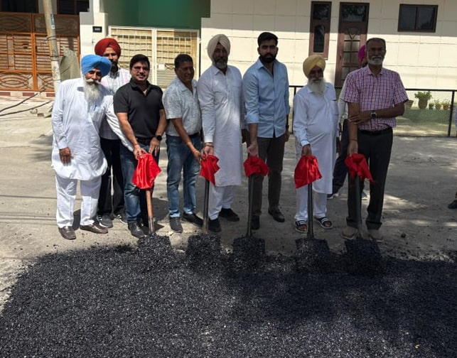 Mayor Padmajit Mehta ਵੱਲੋਂ ਵਾਰਡ ਨੰਬਰ 9 ਅਤੇ 33 ਵਿੱਚ ਲਗਭਗ 1 ਕਰੋੜ ਰੁਪਏ ਦੀ ਲਾਗਤ ਨਾਲ ਪ੍ਰੀਮਿਕਸ ਅਤੇ ਇੰਟਰਲਾਕਿੰਗ ਟਾਈਲਾਂ ਦੇ ਕੰਮ ਦਾ ਸ਼ੁਭ ਆਰੰਭ