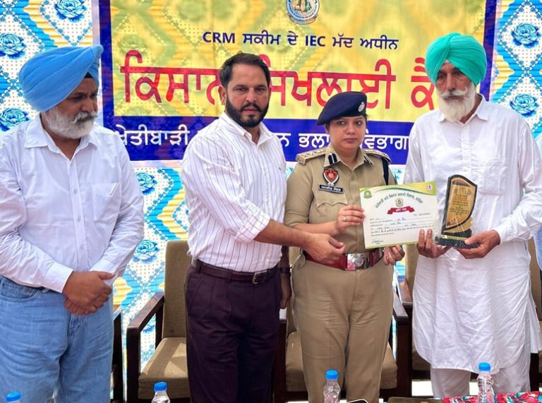 ਡੀਸੀ ਤੇ ਐਸਐਸਪੀ ਨੇ ਲਹਿਰਾ ਮੁਹੱਬਤ ਵਿਖੇ ਕਿਸਾਨ ਮਿਲਣੀ ਦੌਰਾਨ ਕਿਸਾਨਾਂ ਨੂੰ ਪਰਾਲੀ ਨੂੰ ਅੱਗ ਨਾ ਲਗਾਉਣ ਲਈ  ਕੀਤਾ ਪ੍ਰੇਰਿਤ