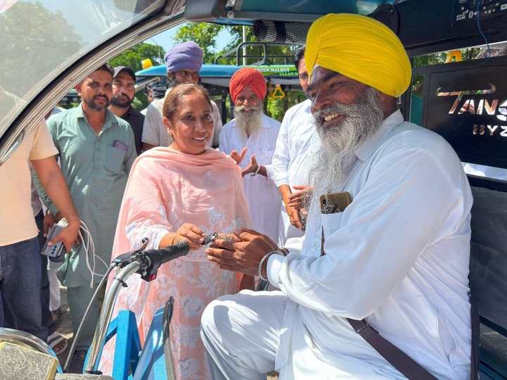 ਵਾਤਾਵਰਨ ਸੁਰੱਖਿਆ ਤੇ ਰੋਜ਼ਗਾਰ ਵੱਲ ਵੱਡਾ ਕਦਮ!ਮਾਨ ਸਰਕਾਰ ਨੇ ਲੋੜਵੰਦਾਂ ਨੂੰ ਵੰਡੇ ਈ-ਰਿਕਸ਼ਾ
