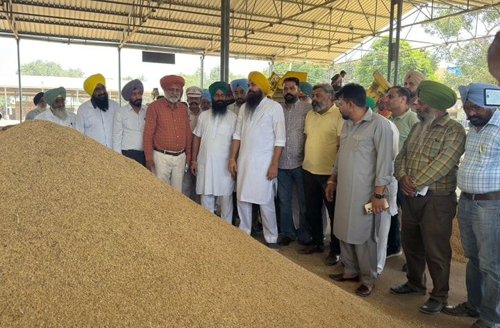 ਸੰਸਦ ਮੈਂਬਰ ਮਲਵਿੰਦਰ ਸਿੰਘ ਕੰਗ ਨੇ ਖਰੜ ਮੰਡੀ ਅਤੇ ਤਹਿਸੀਲ ਦਫ਼ਤਰ ਦਾ ਦੌਰਾ ਕੀਤਾ