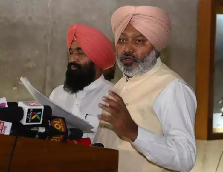ਪੰਜਾਬ ਵਿੱਚ ‘ਸਾਂਝੀ ਜ਼ਮੀਨ’ ‘ਤੇ ਕਬਜ਼ਾ ਕਰਨ ਲਈ ਬਿਲਡਰਾਂ ਨੂੰ ਹੁਣ ਭਰਨਾ ਪਵੇਗਾ ਚਾਰ ਗੁਣਾ ਜੁਰਮਾਨਾ  ਪਿੰਡ ਵਾਸੀਆਂ ਨੂੰ ਮਿਲਣਗੇ ਉਨ੍ਹਾਂ ਦੇ ਬਣਦੇ ਹੱਕ