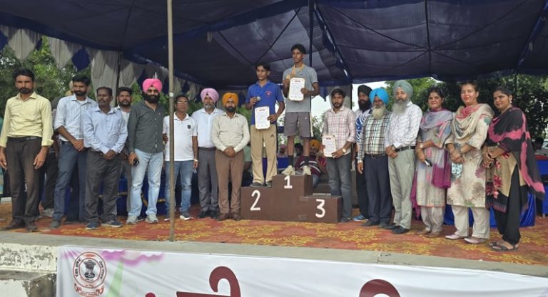69ਵੀਆਂ ਜਿਲ੍ਹਾ ਸਰਦ ਰੁੱਤ ਖੇਡਾਂ ਸੰਪੰਨ ਜੇਤੂ ਖਿਡਾਰੀਆਂ ਨੂੰ ਕੀਤਾ ਗਿਆ ਸਨਮਾਨਿਤ