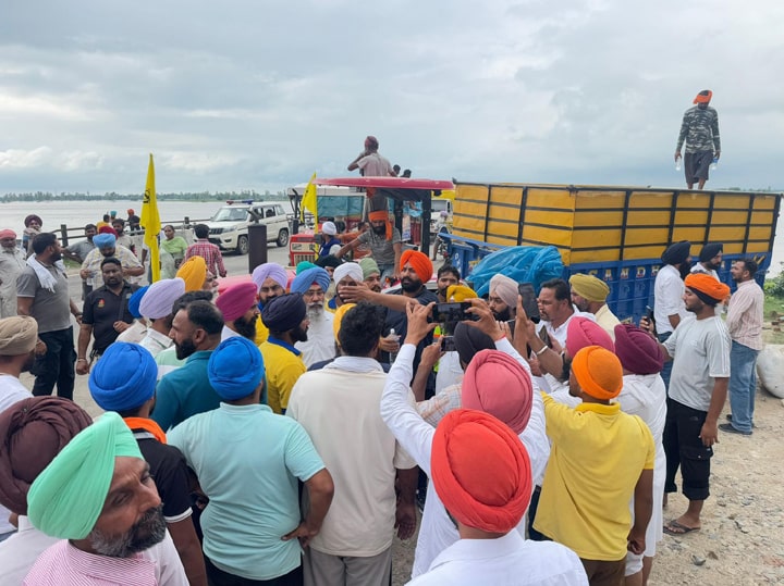 punjab flood news; ਲਾਲਜੀਤ ਭੁੱਲਰ ਨੇ ਹਰੀਕੇ ਪੱਤਣ ਦੇ ਹੜ੍ਹ ਪੀੜਤ ਪਰਿਵਾਰਾਂ ਨੂੰ ਰਾਹਤ ਸਮੱਗਰੀ ਵੰਡੀ