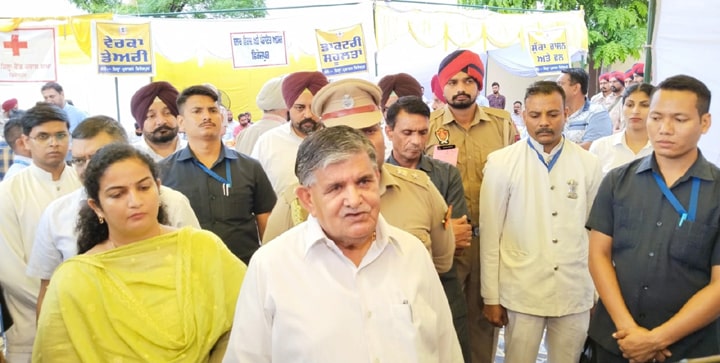 ਜ਼ਮੀਨਾਂ ਦੀ ਪੱਕੀ ਮਾਲਕੀ ਦਵਾਉਣ ਅਤੇ ਸੁਰੱਖਿਅਤ ਸਥਾਨਾਂ ਤੇ ਰਿਹਾਇਸ਼ੀ ਜਗ੍ਹਾ ਦੇਣ ਸਬੰਧੀ ਕੀਤੇ ਜਾਣਗੇ ਵਿਸ਼ੇਸ਼ ਯਤਨ-ਗਵਰਨਰ ਗੁਲਾਬ ਚੰਦ ਕਟਾਰੀਆ