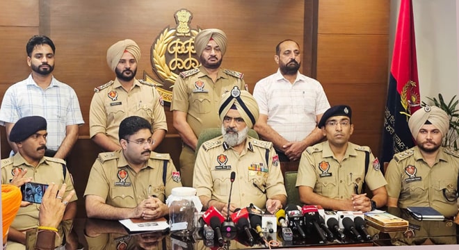 Mohali Police ਵੱਲੋਂ ਟੈਕਸੀ ਡਰਾਈਵਰ ਦੇ ਕਤਲ ਮਾਮਲੇ ‘ਚ ਜੈਸ਼ ਏ ਮੁਹੰਮਦ ਅੱਤਵਾਦੀ ਜੱਥੇਵੰਦੀ ਦਾ ਕਾਰਕੁੰਨ ਸਾਥੀਆਂ ਸਮੇਤ ਗ੍ਰਿਫਤਾਰ