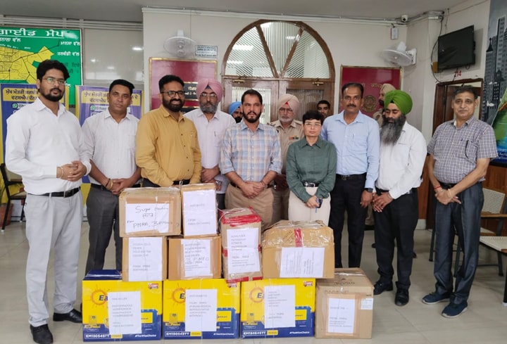ਸਮਾਜ ਸੇਵੀ ਤੇ ਹੋਰ ਸਹਿਯੋਗੀ ਸੰਸਥਾਵਾਂ ਵਲੋਂ ਹੜ੍ਹ ਪ੍ਰਭਾਵਿਤ ਖੇਤਰਾਂ ਦੇ ਲੋਕਾਂ ਨੂੰ ਦਿੱਤਾ ਜਾ ਰਿਹਾ ਭਰਵਾ ਸਹਿਯੋਗ : ਡਿਪਟੀ ਕਮਿਸ਼ਨਰ