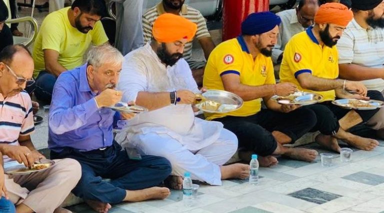 ਹਰਜੋਤ ਬੈਂਸ ਨੇ ਨੰਗਲ ਵਿੱਚ ਪ੍ਰਾਚੀਨ ਮੰਦਰ ਨੂੰ ਹੜ੍ਹ ਤੋਂ ਬਚਾਉਣ ਲਈ ਨਿਭਾਈ ਮੋਹਰੀ ਭੂਮਿਕਾ