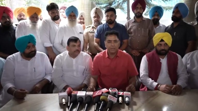 Punjab flood news: AAP ਦੇ ਸੂਬਾ ਪ੍ਰਧਾਨ Aman Arora ਪਾਰਟੀ ਦੇ MP Sanjay Singh ਤੇ ਮੰਤਰੀ Harbhajan Singh ETO ਨਾਲ Gurdaspur ਪੁੱਜੇ
