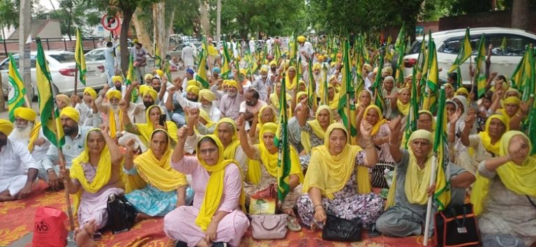 Bathinda News; ਹੜ੍ਹਾਂ ਨਾਲ ਹੋਈ ਤਬਾਹੀ ਦੇ ਮੁਆਵਜ਼ੇ ਦੀ ਮੰਗ ਨੂੰ ਲੈ ਕੇ ਕਿਸਾਨ ਜਥੇਬੰਦੀ ਉਗਰਾਹਾ ਨੇ ਦਿੱਤੇ ਮੰਗ ਪੱਤਰ