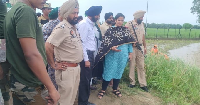 ਡਿਪਟੀ ਕਮਿਸ਼ਨਰ ਅਤੇ ਐਸਐਸਪੀ ਨੇ ਵੱਖ ਵੱਖ ਹੜ ਪ੍ਰਭਾਵਿਤ ਖੇਤਰਾਂ ਦਾ ਦੌਰਾ ਕਰਕੇ ਸਥਿਤੀ ਦਾ ਲਿਆ ਜਾਇਜਾ