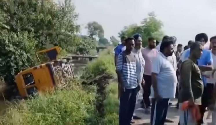Nabha School Van Accident News; School ਖੁੱਲਦੇ ਹੀ ਵਾਪਰਿਆ ਵੱਡਾ ਹਾਦਸਾ; ਬੱਚਿਆ ਨਾਲ ਭਰੀ Private ਦੀ Van ਸੇਮ ਨਾਲੇ ‘ਚ ਪਲਟੀ