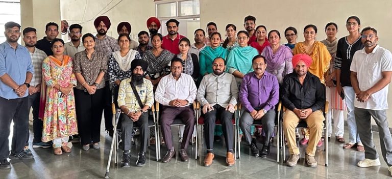 ਅਧਿਕਾਰੀ ਤੇ ਕਰਮਚਾਰੀ ਸਰਕਾਰ ਦਾ ਮੁੱਖ ਅੰਗ ਹੁੰਦੇ ਹਨ:ਚੇਅਰਮੈਨ ਅੰਮ੍ਰਿਤਲਾਲ ਅਗਰਵਾਲ