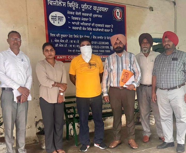 NRI ਔਰਤ ਤੋਂ 50 ਹਜ਼ਾਰ ਰੁਪਏ ਦੀ ਰਿਸ਼ਵਤ ਲੈਣ ਵਾਲਾ ਥਾਣੇਦਾਰ ਤੇ ਹੌਲਦਾਰ ਵਿਜੀਲੈਂਸ ਵੱਲੋਂ ਗ੍ਰਿਫਤਾਰ