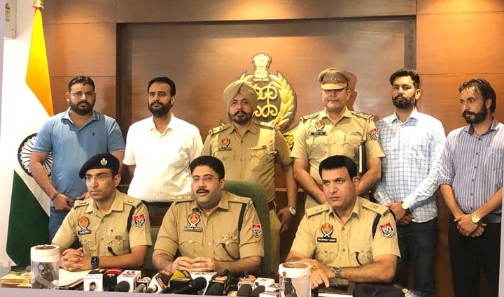 Mohali News; ਮੋਹਾਲੀ ਪੁਲਿਸ ਵੱਲੋਂ ਫਾਇਰਿੰਗ ਕਰਕੇ ਫ਼ਿਰੌਤੀਆਂ ਵਸੂਲਣ ਵਾਲੇ ਗਿਰੋਹ ਦਾ ਪਰਦਾਫਾਸ਼