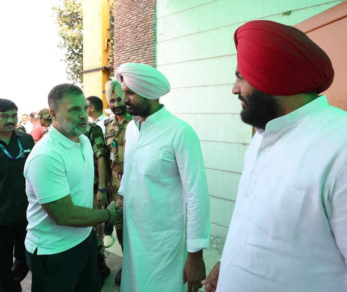 Punjab Flood; ਪੰਜਾਬ ਦੇ ਵਿਚ ਹੜ੍ਹਾਂ ਤੋਂ ਪ੍ਰਭਾਵਿਤ ਇਲਾਕਿਆਂ ਦਾ ਜਾਇਜ਼ਾ ਲੈਣ ਪੁੱਜੇ Rahul Gandhi