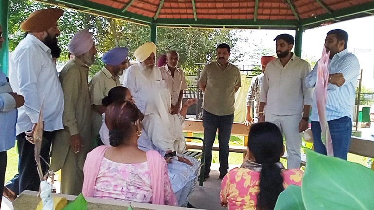 Mayor Padamjit Singh Mehta ਨੇ ਗਗਨ ਸੋਸਾਇਟੀ ਵਿਖੇ ਇੰਟਰਲਾਕਿੰਗ ਟਾਈਲਾਂ ਲਗਾਉਣ ਦਾ ਕੰਮ ਕਰਵਾਇਆ ਸ਼ੁਰੂ