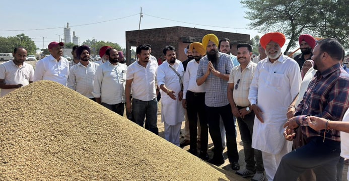 MP Malvinder Singh Kang ਦੇ ਯਤਨਾਂ ਨਾਲ ਕਈ ਦਹਾਕਿਆਂ ਬਾਅਦ ਝੰਜੇੜੀ ਸਬ ਯਾਰਡ ਵਿੱਚ ਹੋਈ ਝੋਨੇ ਦੀ ਖਰੀਦ ਦੀ ਸ਼ੁਰੂਆਤ