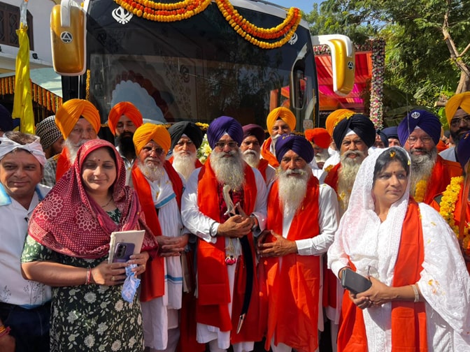 ਸ੍ਰੀ ਗੁਰੂ ਤੇਗ ਬਹਾਦਰ ਸਾਹਿਬ ਜੀ ਦੇ ਸ਼ਹੀਦੀ ਸਾਕੇ ਦੀ 350 ਸਾਲਾ ਸ਼ਤਾਬਦੀ;ਅਸਾਮ ਤੋਂ ਆਰੰਭ ਹੋਇਆ ਸ਼ਹੀਦੀ ਨਗਰ ਕੀਰਤਨ ਅਹਿਮਦਾਬਾਦ ਤੋਂ ਇੰਦੌਰ ਐਮ. ਪੀ. ਲਈ ਰਵਾਨਾ