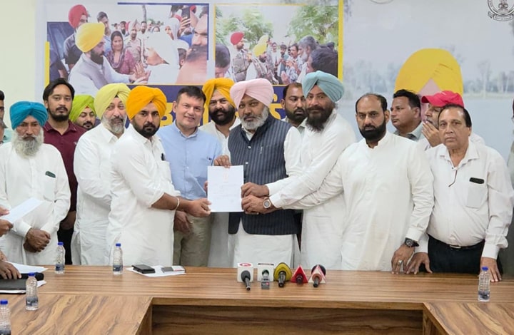 ਮੁੱਖ ਮੰਤਰੀ ਭਗਵੰਤ ਸਿੰਘ ਮਾਨ ਦਾ ਵਾਅਦਾ ਪੂਰਾ ਹੋਇਆ, ਪੰਜਾਬ ਸਰਕਾਰ ਨੇ 14 ਜ਼ਿਲ੍ਹਿਆਂ ਵਿੱਚ ਹੜ੍ਹਾਂ ਦੇ ਨੁਕਸਾਨ ਦਾ ਮੁਆਵਜ਼ਾ ਵੰਡਿਆ